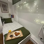326 New Suite Hugo - Tiny Apartment Paris Center
